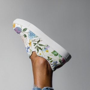 Women’s floral print slip on canvas shoes ,enjoy comfort style and convenience with our floral pattern slip on summer shoe collection